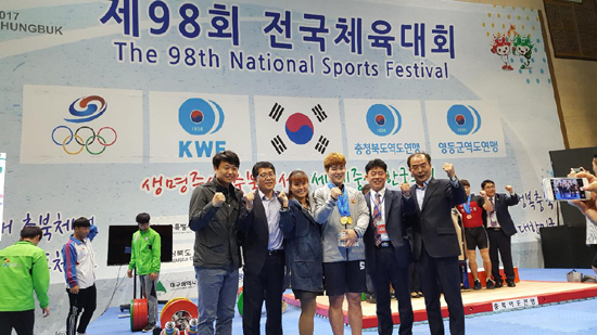 진안군청 유동주 선수가 전국체전에서 금메달 2개와 은메달 1개를 획득했다.