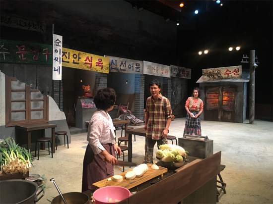 오늘부터 4일까지 전주시립극단의 제111회 정기공연 '꽃피는 국밥'이 덕진예술회관에서 열린다.