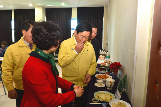 고창군은 5일 농업기술센터에서 '땅콩(싹나물)이용 가공제품 개발 용역 최종보고 및 종합평가회'를 개최했다.