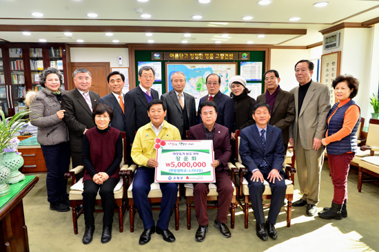지난 26일 고창 출신 재경 군민들의 모임인 창운회는 사회복지시설 느티나무와 희망샘학교에 생활인들이 따뜻한 겨울을 보낼 수 있도록 난방비 500만원을 전달했다.