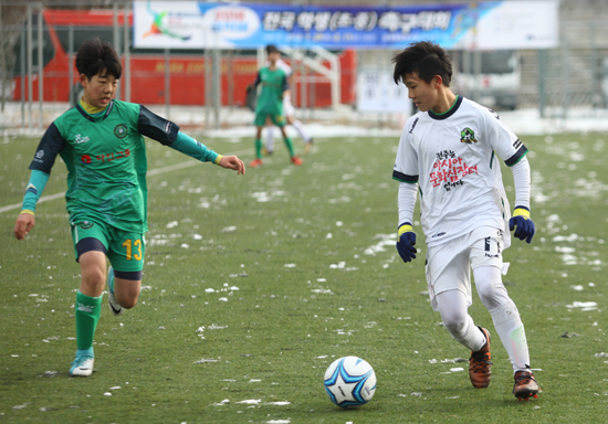 지난달 31일 전주시민축구단 U-15는 군산대운동장에서 열린 강원원주문막 FCU15와 예선 두번째 경기서 2대1로 승리했다.