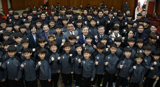 지난 3일 전북시민축구단은 출정식을 전주시청강당에서 출정식을 개최하고 챔피언결정전 진출과 전국체육대회 메달 획득을 다짐했다.