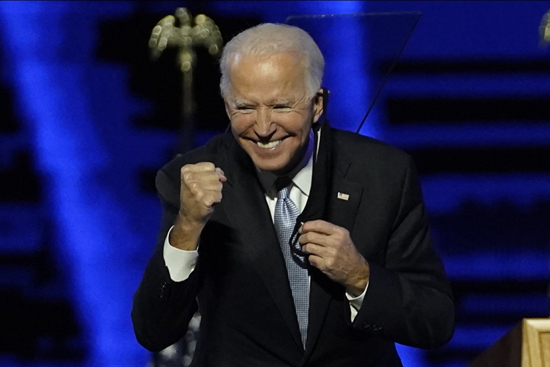 조 바이든 미국 대통령 당선인이 7일(현지시간) 델라웨어주 윌밍턴에서 열린 축하 행사에서 지지자들을 향해 활짝 웃고 있다. /연합뉴스