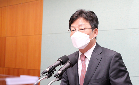 국민의힘 대권주자인 유승민 전 의원이 10일 전북도의회에서 기자회견을 하고 있다. /연합뉴스