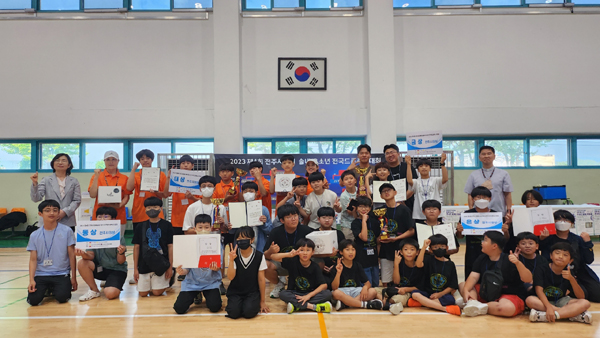 '2023 제4회 솔내 유소년 드론축구대회'가 1일 전주해성고등학교에서 전국 14개팀이 참가한 가운데 열렸다.