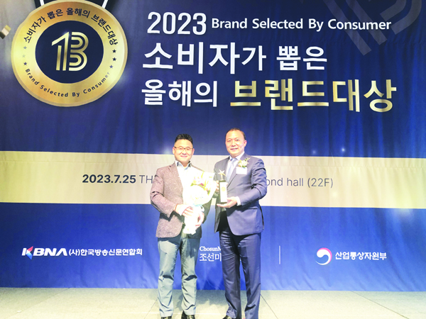 25일 전라북도 원예농산물 광역브랜드 '예담채'가 서울 프라자호텔에서 열린 2023 소비자가 뽑은 올해의 브랜드 대상을 7년 연속 수상했다.