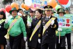 전북지방경찰청은 19일 전주 종합경기장을 출발해 국민은행 금암점에 이르는 구간까지 선진교통문화 정착을 위한 거리행진 캠페인을 진행했다.