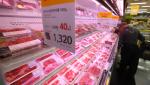 최근들어 한우보다 저렴한 수입산 쇠고기의 수요가 늘면서 대형마트에서 수입산 쇠고기 매출이 한우를 넘어섰다.