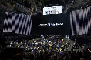 미국 새너제이에 위치한 SAP센터에서 개최된 '갤럭시 언팩 2024(Galaxy Unpacked 2024' 행사에서 글로벌 미디어와 파트너들이 제품 체험존으로 입장하고 있다. /연합뉴스